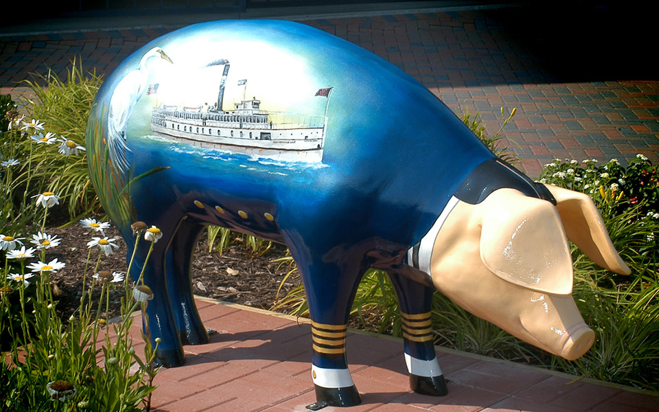"Steam Boat Swillie" - downtown Smithfield's Porcine Parade