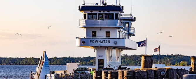 Jamestown - Scotland Ferry from Surry
